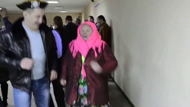 Бабушка зажигает под "Бабушку курит трубку" смотреть онлайн