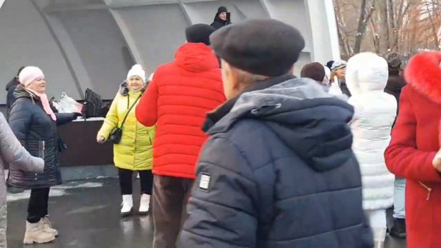 16 декабря 2023 г.А ЧЕМ ЖЕ ЗАКОНЧИЛИСЬ ТАНЦЫ СЕГОДНЯ ХАРЬКОВ ТАНЦЫ В ПАРКЕ УКРАИНА #dance #kharkiv смотреть онлайн