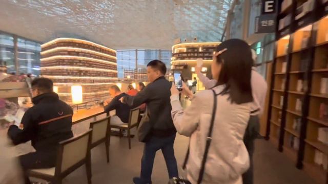 Starfield Library (COEX) in Gangnam, Seoul смотреть онлайн