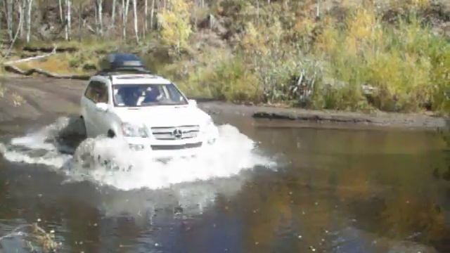 2008 Mercedes GL320 off-roading in Colorado смотреть онлайн