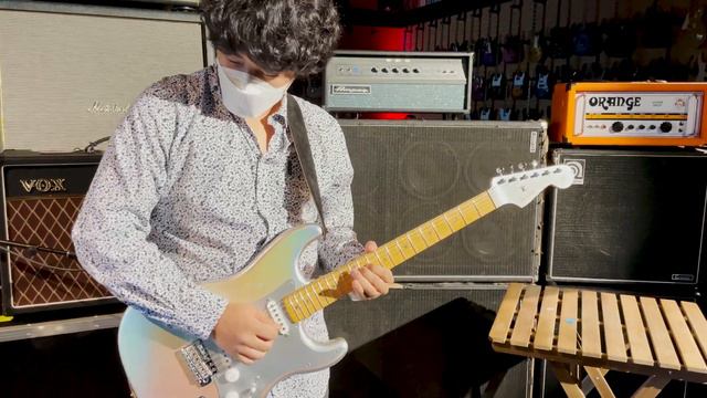 Fender 'HER' Stratocaster Tone Test - Sherwood Music смотреть онлайн
