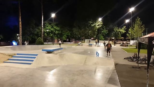 Прыжки на самокате #парк #горького смотреть онлайн