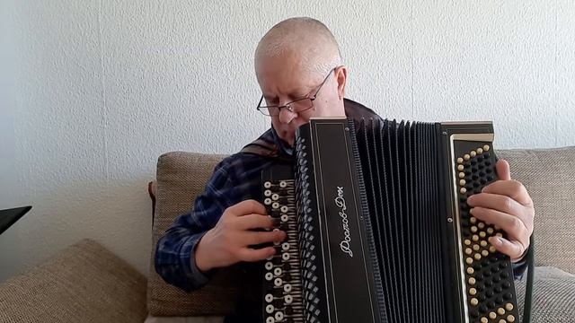 Учусь играть. Баян - Подмосковные вечера. смотреть онлайн
