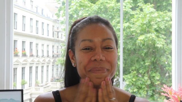 L'Oreal Revitalift Skincare Routine | Time With Natalie смотреть онлайн