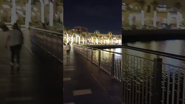 Променад перед отелем Атлантис смотреть онлайн