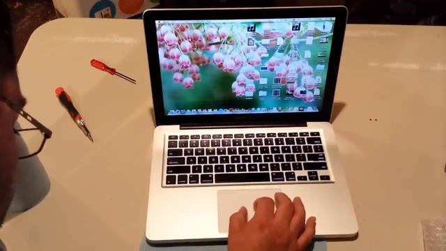 Apple 2009 MacBook Pro Touchpad replacement смотреть онлайн