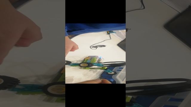 Шикарный робот! Движется потрясающе! смотреть онлайн