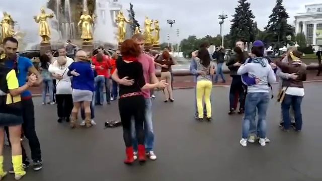 Москва, кизомба-флеш моб, один из ракурсов.,. смотреть онлайн