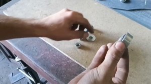 Как сделать РОЛИКОВЫЙ НОЖ из подшипников и уголка. Чертежи