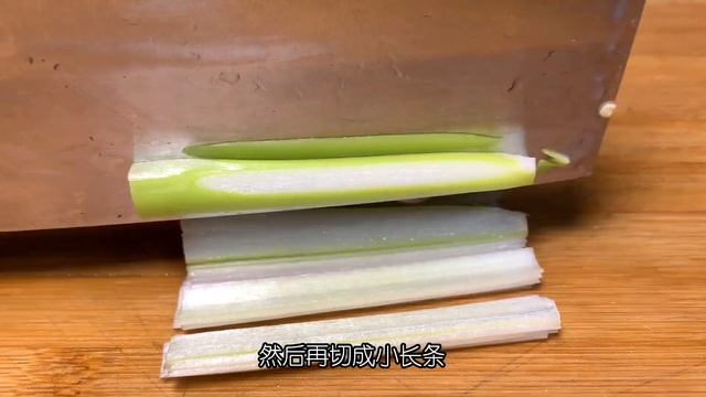 紅燒鱸魚正確的家常做法，不粘鍋不破皮，肉質鮮嫩入味，開胃下飯【胡斌哥美食】#紅燒鱸魚 #紅燒鱸魚做法 #鱸魚做法 смотреть онлайн