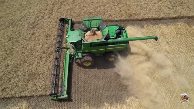 Wheat Harvest Near Burlington Oklahoma With 4 John Deere S Series Combines.