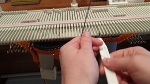 Прорезной наклонный карман с мешковиной на вязальной машине