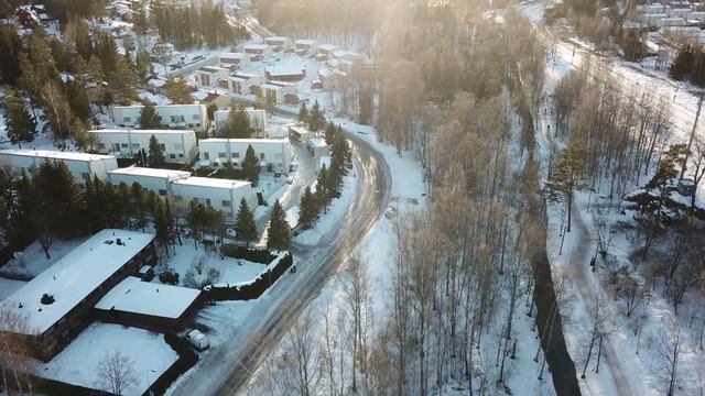 Drone footage - Kauniainen, Ymmersta. Ukkopekka steam train (4K) смотреть онлайн