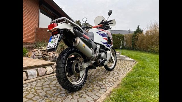 Honda XRV750 Africa Twin RD07 - History Of A Legend - English