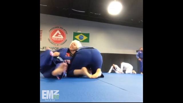 Jiu Jitsu Grandma Kicks Ass - Rock 'n' Roll Series - Ep 1 - Emzfit