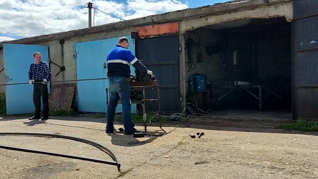 Навес для автомобилей , прокатка трубы, навес из поликарбоната. смотреть онлайн