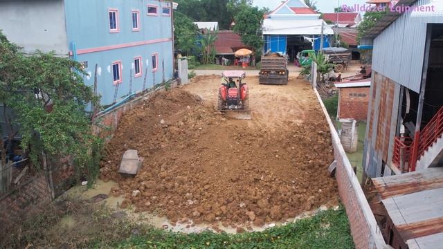 Amazing Small tractor Filling a Land Bury The Sewage With 5Ton Dump Truck Loading Soil смотреть онлайн