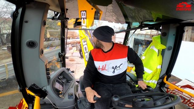 JCB 3CX PRO - How to Control the Back Arm Without Turning the Seat смотреть онлайн