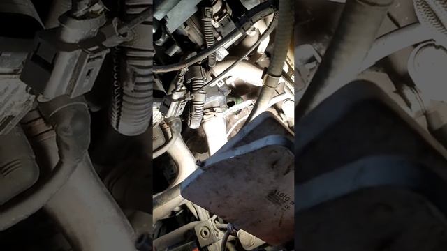 Гольф 4 откручиваем шкиф коленвала