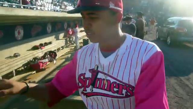 Matt Gedman, Mookie Betts, and Kendrick Perkins signing autographs! смотреть онлайн
