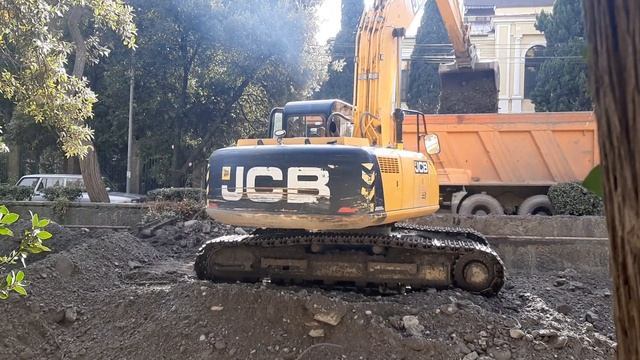 Чистят после потопа Ялту сегодня смотреть онлайн