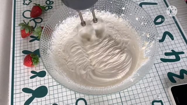 МЕРЕНГОВЫЙ РУЛЕТ. получиться с первого раза! у кого нету весы, мерки есть в миллиграммах! смотреть онлайн