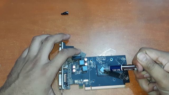 Dis-assembling & Cleaning my old dusty GPU II AMD R7 240 II MSI II Jeevesh Tech Tips смотреть онлайн
