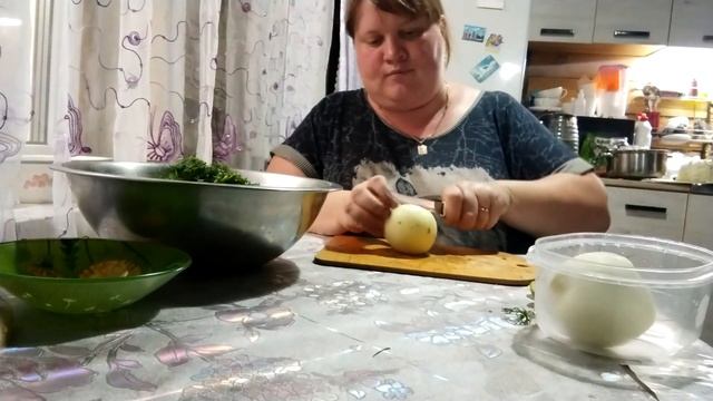 ПРОСТАЯ ЖИЗНЬ 45.. ГОТОВИМ ПО НОВОМУ РЕЦЕПТУ ОГУРЧИКИ //СТРОИМ ДОМ смотреть онлайн