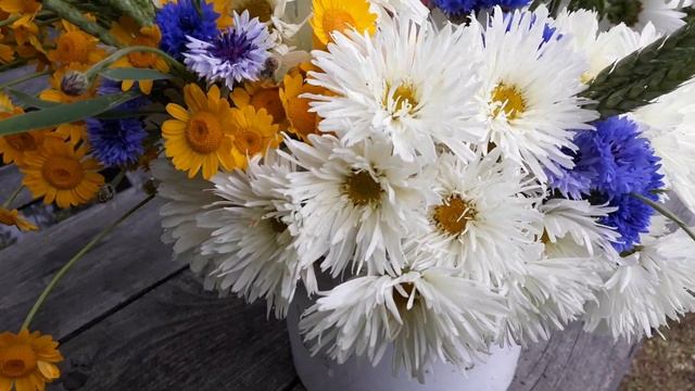 Ах Лето !!! Полевой букет из садовых цветов . смотреть онлайн