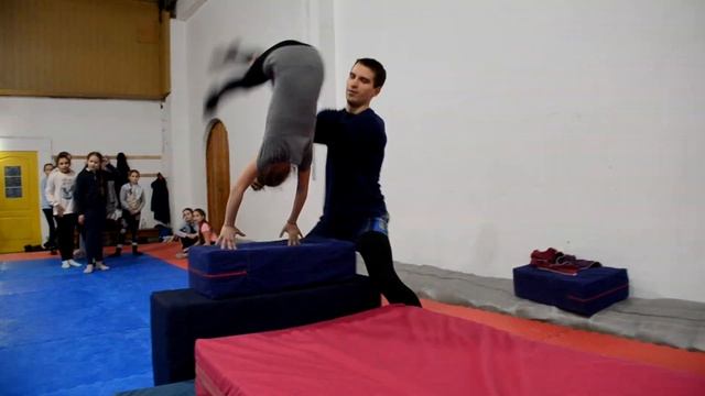 Выездное занятие по акробатике смотреть онлайн