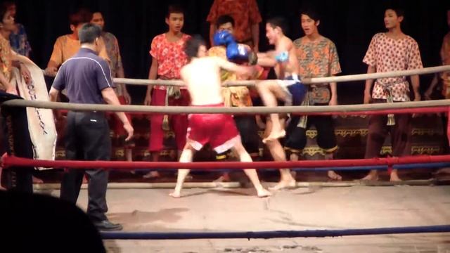 Тайский бокс впечатляет. Шутливая версия для туристов ) смотреть онлайн