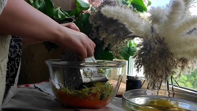 Быстрый ужин (или завтрак) Оладьи из цукини и картошки / Quick dinner. Zucchini and potato pancakes смотреть онлайн