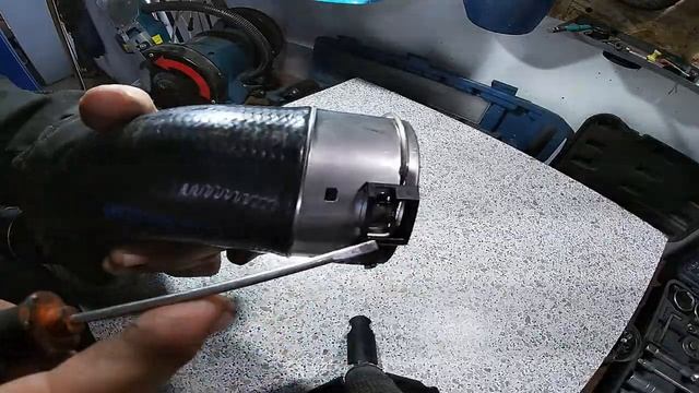 Как снять шланг интеркулера Мерседес смотреть онлайн