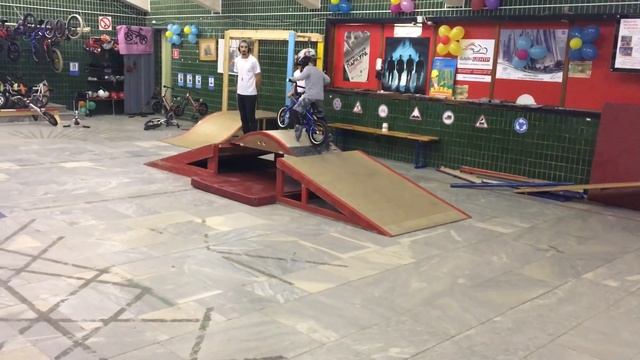 Катание на bmx, защита шлема FullFace! смотреть онлайн