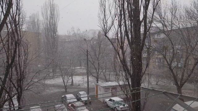 В Киеве снег в марте 4k футаж смотреть онлайн