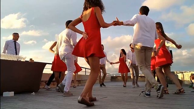 Rueda de Casino - Salsa (Abre que voy | Miguel Enriquez / Los Van Van) смотреть онлайн