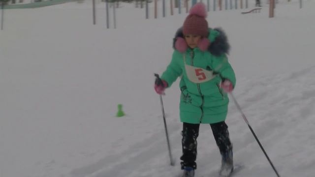 Валуянской школе подарили лыжи смотреть онлайн