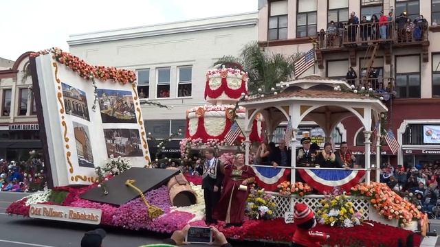 Rose Parade 2017 amazing flower-covered floats in Pasadena, California смотреть онлайн