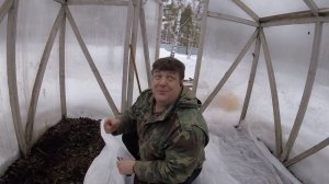 САЖАЕМ ЗЕЛЕНЬ -3 УКРОП САЛАТ РЕДИС В ТЕПЛИЦЕ. СЧИТАЕМ КРОЛЬЧАТ огород