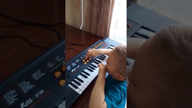 Лучший синтезатор для ребенка в 3 года смотреть онлайн