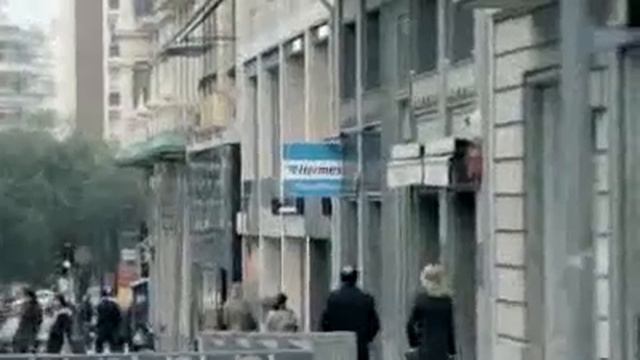 Mika und Mercedes McLaren SLR Stirling Moss beim Ampel-Rennen смотреть онлайн