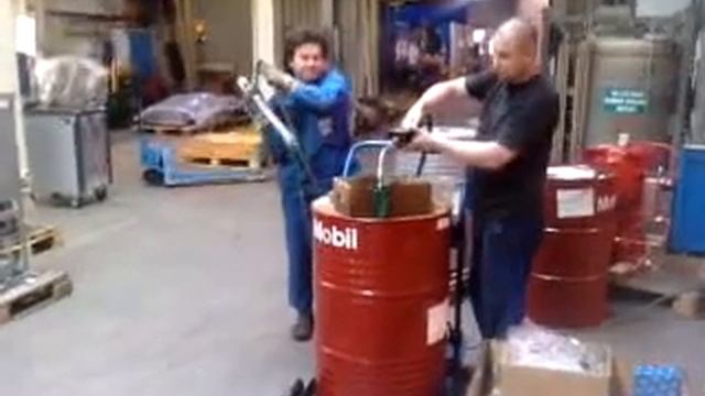 Růža a pumpa na olej смотреть онлайн