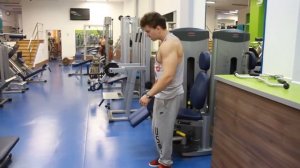 Разведение и сведение ног в тренажере