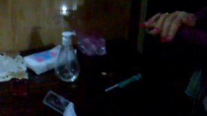 укол и девушка