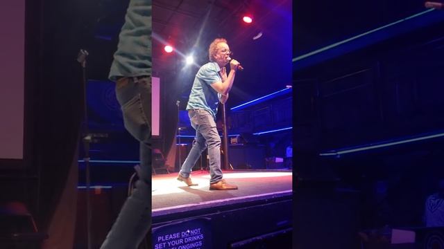 Kevin McDonald sings The Passive Agressive Song to me смотреть онлайн