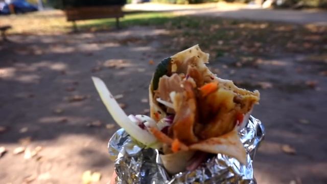 ДЕШЕВЫЙ БЕРЛИН / Какой кебаб ест Ангела Меркель / ВСЕ ПО 30 смотреть онлайн