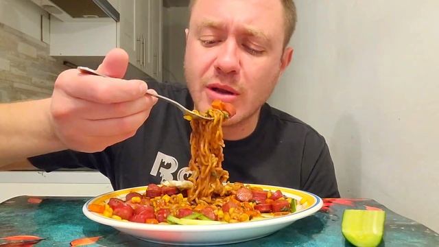 МУКБАНГ. ОБЖОР. ЛАПША ПО-КОРЕЙСКИ ЧАЧЖАНМЕН. ДОШИК. смотреть онлайн