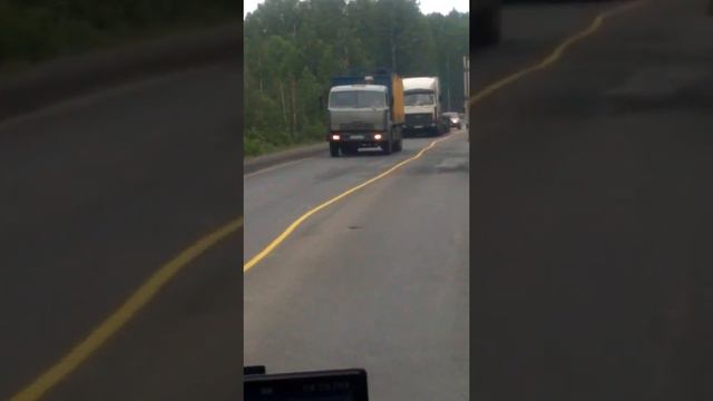 "Пьяная" временная разметка на трассе Екатеринбург - Тюмень смотреть онлайн