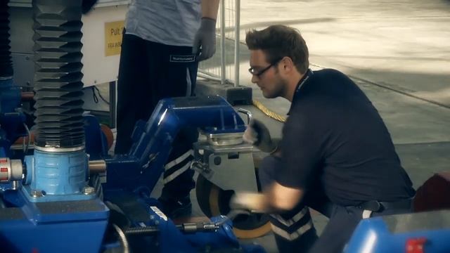 Loading Trial of an A350 Rolls-Royce XWB Engine смотреть онлайн