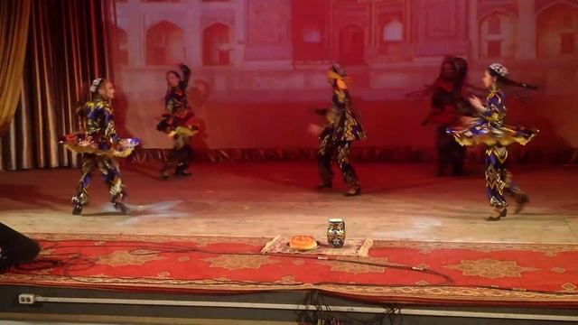 Образц.хореогр.кол. "Пульс" (рук.Макеева Е.А.) "Андижанская полька" смотреть онлайн